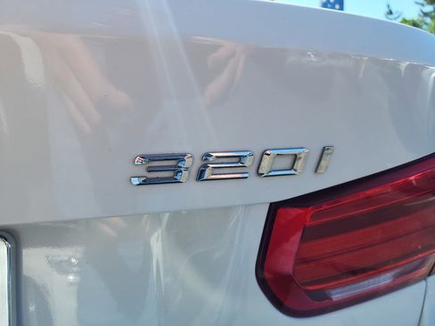 Used 2016 BMW 320i xDrive Sedan AWD/4WD image 9