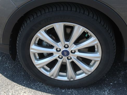 Used 2017 Ford Escape Titanium FWD image 2
