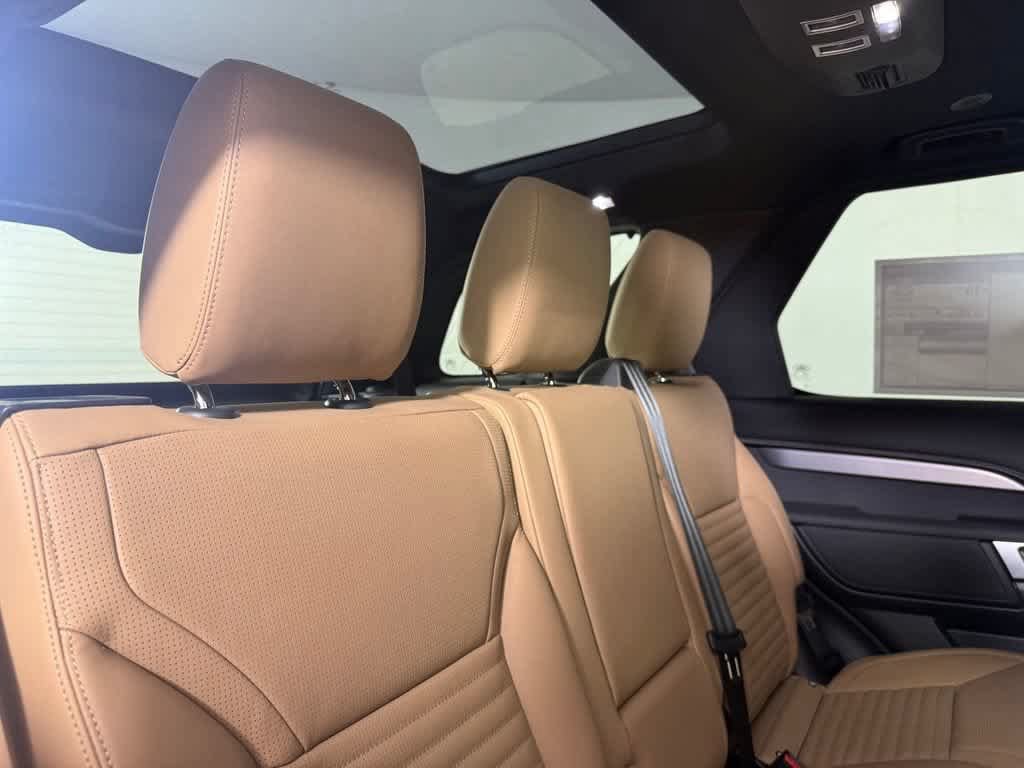 New 2026 Land Rover Discovery Limited Edition AWD/4WD image 27