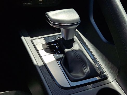 Certified 2025 Hyundai Elantra Sport FWD image 14