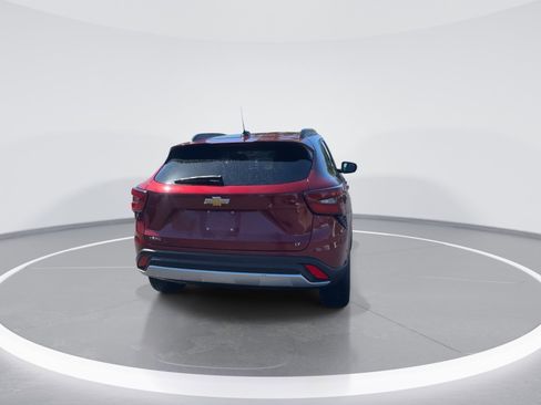 Used 2024 Chevrolet Trax LT w/ Driver Confidence Package image 8