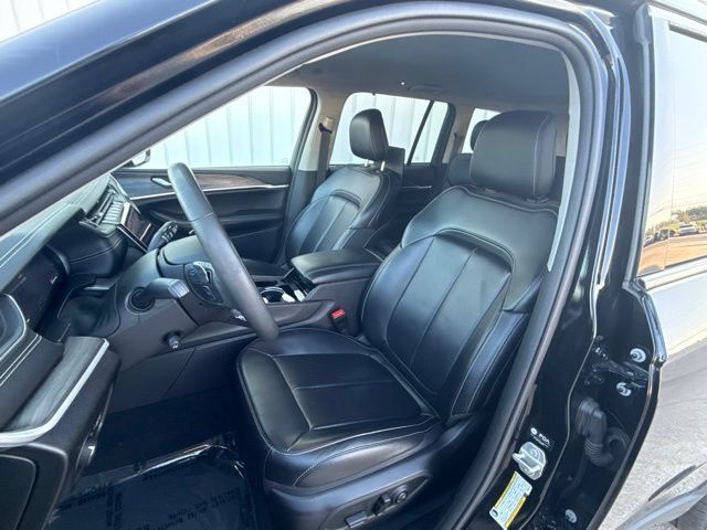 Used 2023 Jeep Grand Cherokee Limited w/ Luxury Tech Group II AWD/4WD image 25