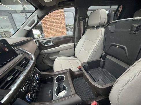 Used 2023 GMC Yukon XL SLT w/ SLT Premium Package AWD/4WD image 32