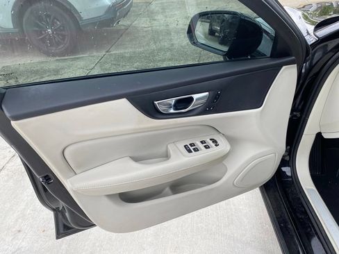 Used 2020 Volvo S60 T5 Momentum FWD image 16