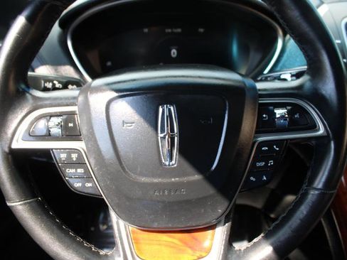 Used 2020 Lincoln Nautilus Reserve image 10