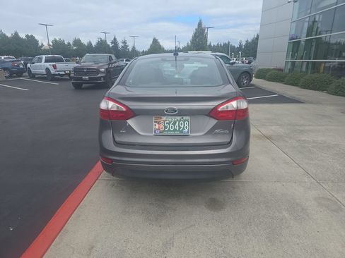Used 2014 Ford Fiesta SE FWD image 3