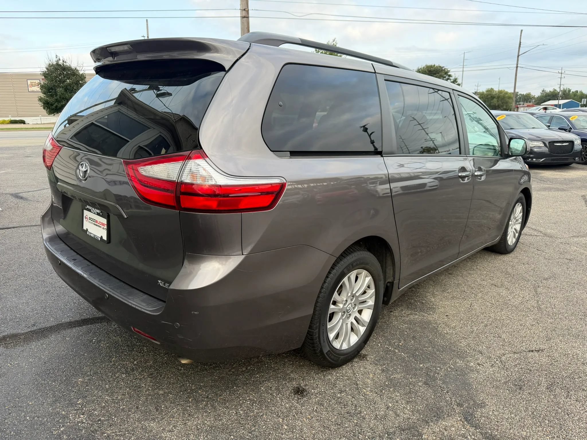 Used 2017 Toyota Sienna XLE Premium FWD image 7