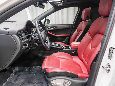 Used 2024 Porsche Macan image 19