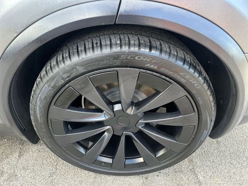 Used 2022 Tesla Model X Plaid image 19