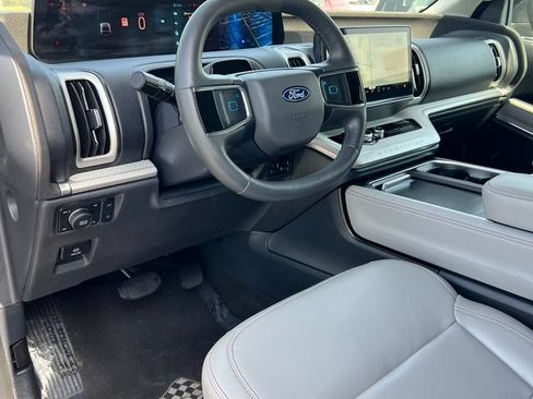 Certified 2025 Ford Expedition Active AWD/4WD image 18