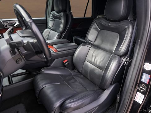 Used 2024 Lincoln Navigator Reserve AWD/4WD image 7