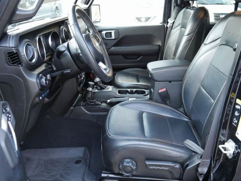 Used 2023 Jeep Wrangler Unlimited Sahara w/ Cold Weather Group image 8