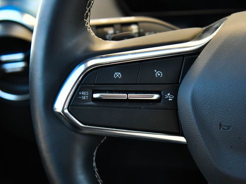 Used 2025 Chevrolet Equinox EV LT w/ Convenience Package image 41