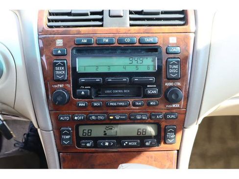 Used 2001 Toyota Avalon XLS image 12