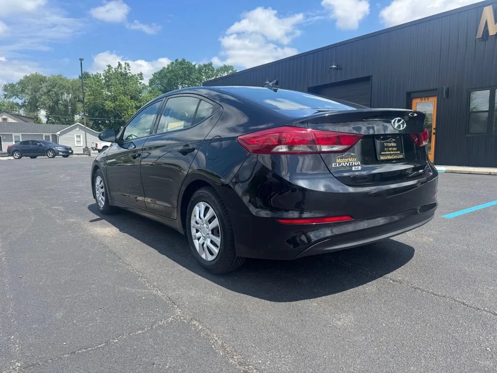 Used 2017 Hyundai Elantra SE w/ Cargo Package FWD image 2