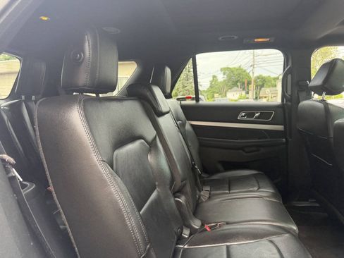 Used 2016 Ford Explorer XLT w/ Equipment Group 202A AWD/4WD image 32