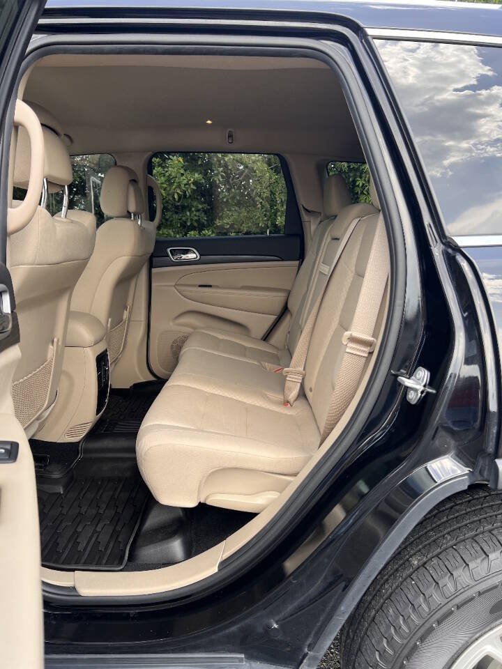 Used 2020 Jeep Grand Cherokee Laredo AWD/4WD image 15