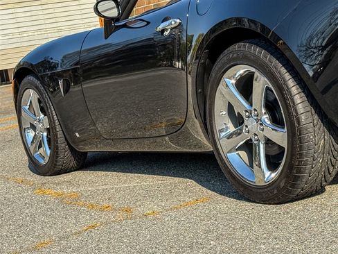Used 2009 Pontiac Solstice GXP w/ Premium Package RWD image 25
