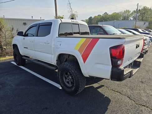 Used 2020 Toyota Tacoma SR5 w/ SR5 Appearance Package (SM) image 6