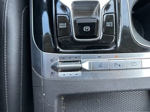 Used 2023 Kia Carnival SX Prestige FWD image 40