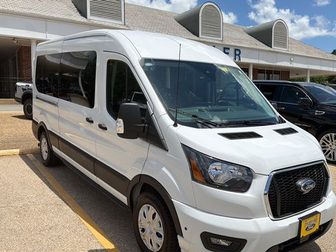 Used 2025 Ford Transit 350 XLT RWD image 2
