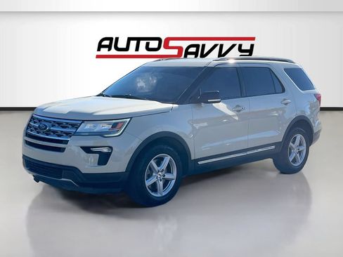 Used 2018 Ford Explorer XLT w/ Equipment Group 201A FWD image 3