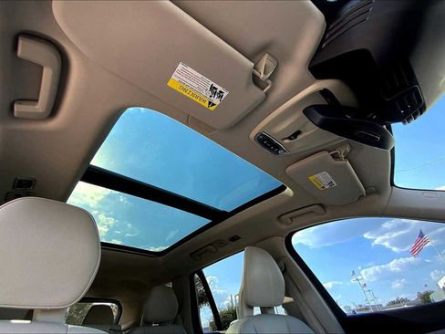 Used 2017 Volvo XC90 T6 Momentum w/ Vision Package image 13