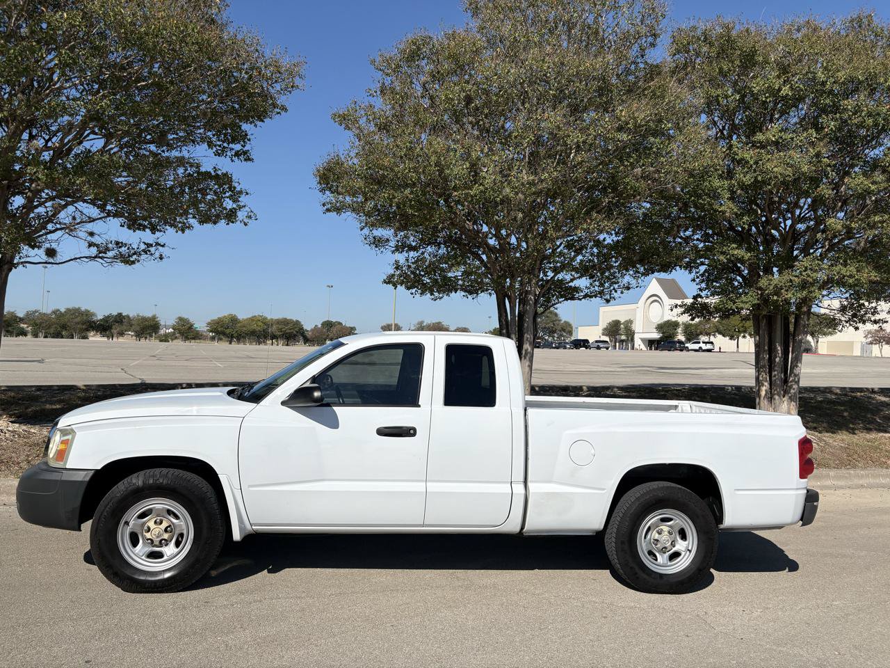Used 2006 Dodge Dakota ST w/ Trailer Tow Group RWD image 3