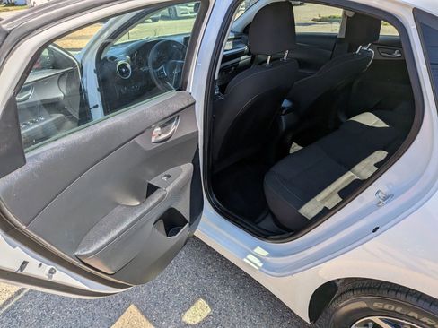 Used 2021 Kia Forte LXS FWD image 21