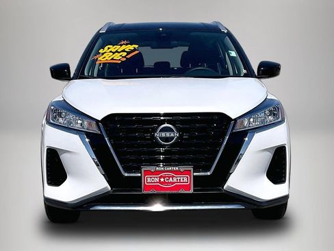 Used 2024 Nissan Kicks SV image 3