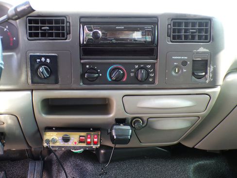 Used 1999 Ford F250 Lariat image 12