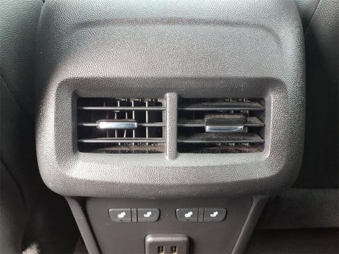 Used 2023 Chevrolet Equinox Premier image 31