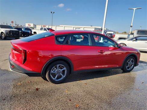 New 2025 Kia K4 LXS image 2