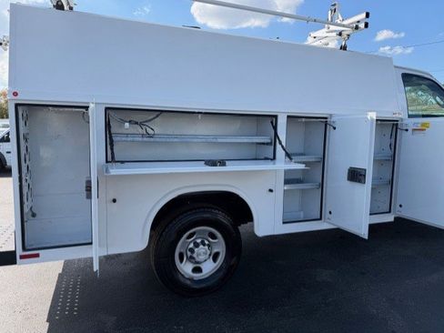 Used 2021 Chevrolet Express 3500 w/ Power Convenience Package image 13