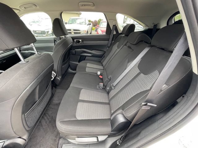 Used 2024 Kia Sorento LX FWD image 17