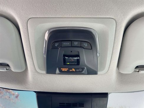 Used 2023 Toyota Corolla Cross L image 17