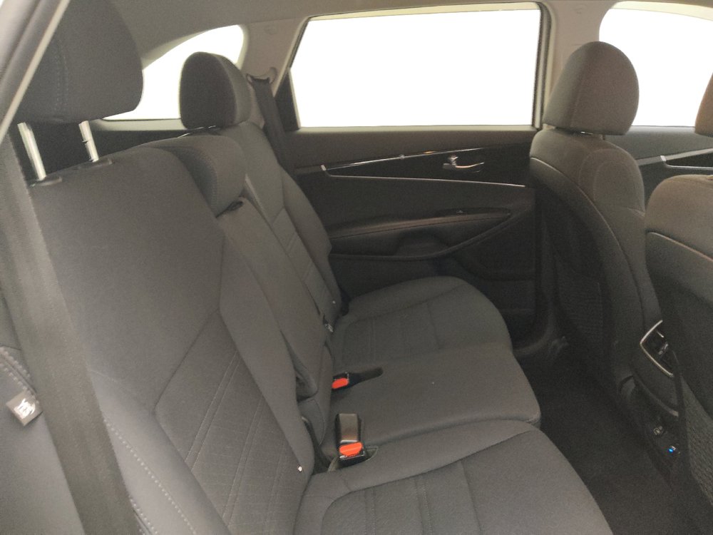 Used 2019 Kia Sorento S FWD image 19
