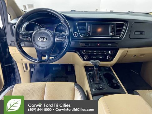 Used 2017 Kia Sedona LX w/ LX Essentials Premium Package image 27
