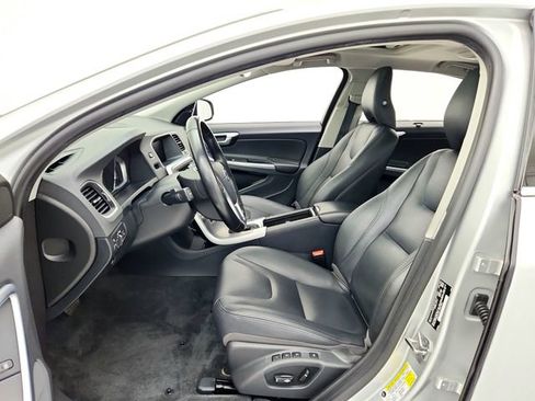 Used 2018 Volvo S60 T5 Inscription image 21