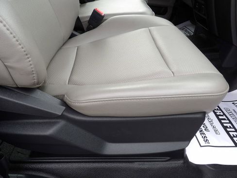 Used 2022 Ford F550 4x4 Crew Cab Super Duty w/ Power Equipment Group image 43