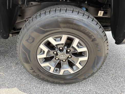 Used 2019 Toyota Tacoma TRD Off-Road AWD/4WD image 30