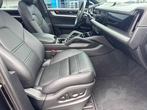 Used 2025 Porsche Cayenne E-Hybrid Coupe AWD/4WD image 14