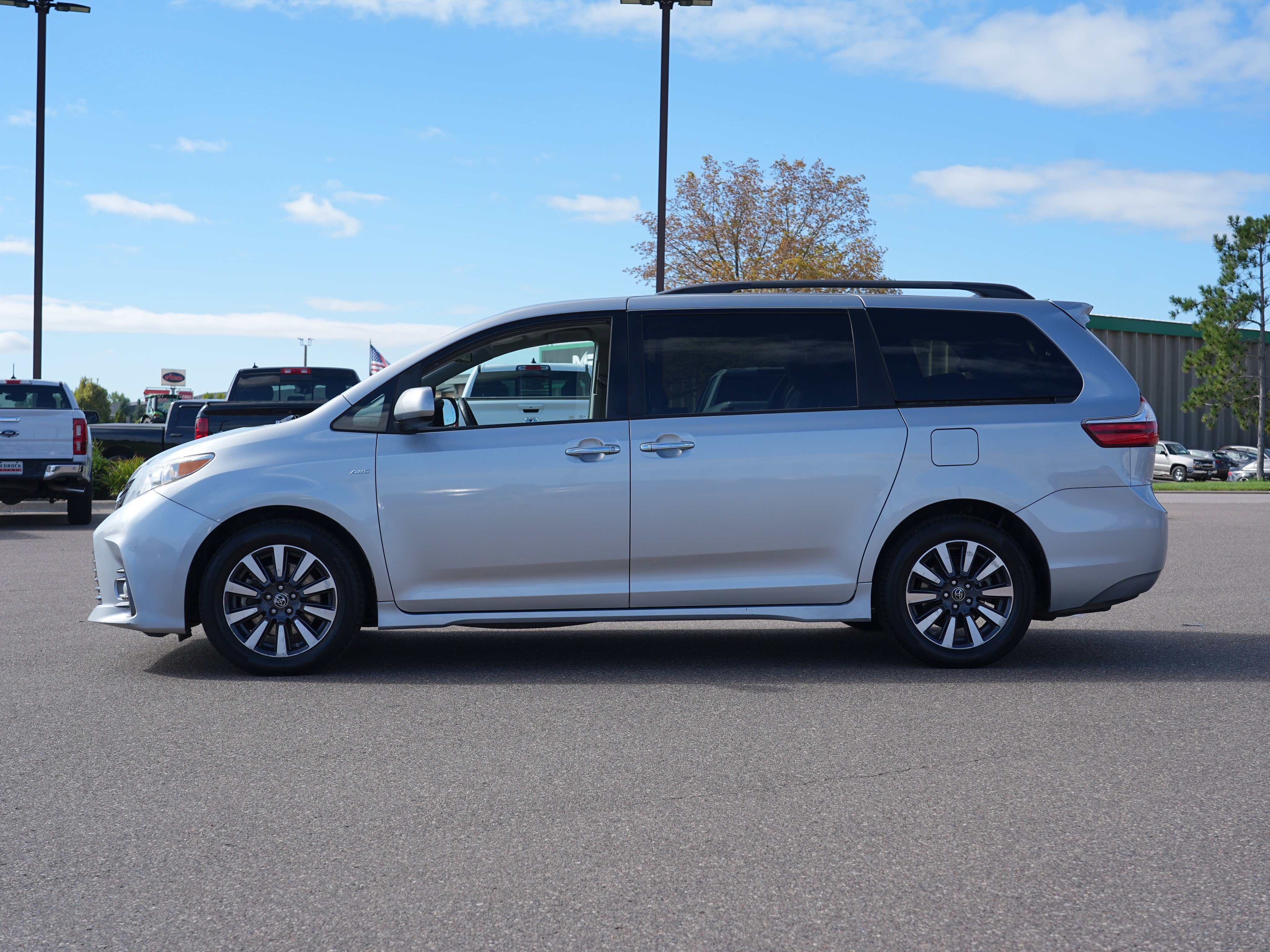 Used 2019 Toyota Sienna XLE Premium w/ Carpet Mat Package AWD/4WD image 6