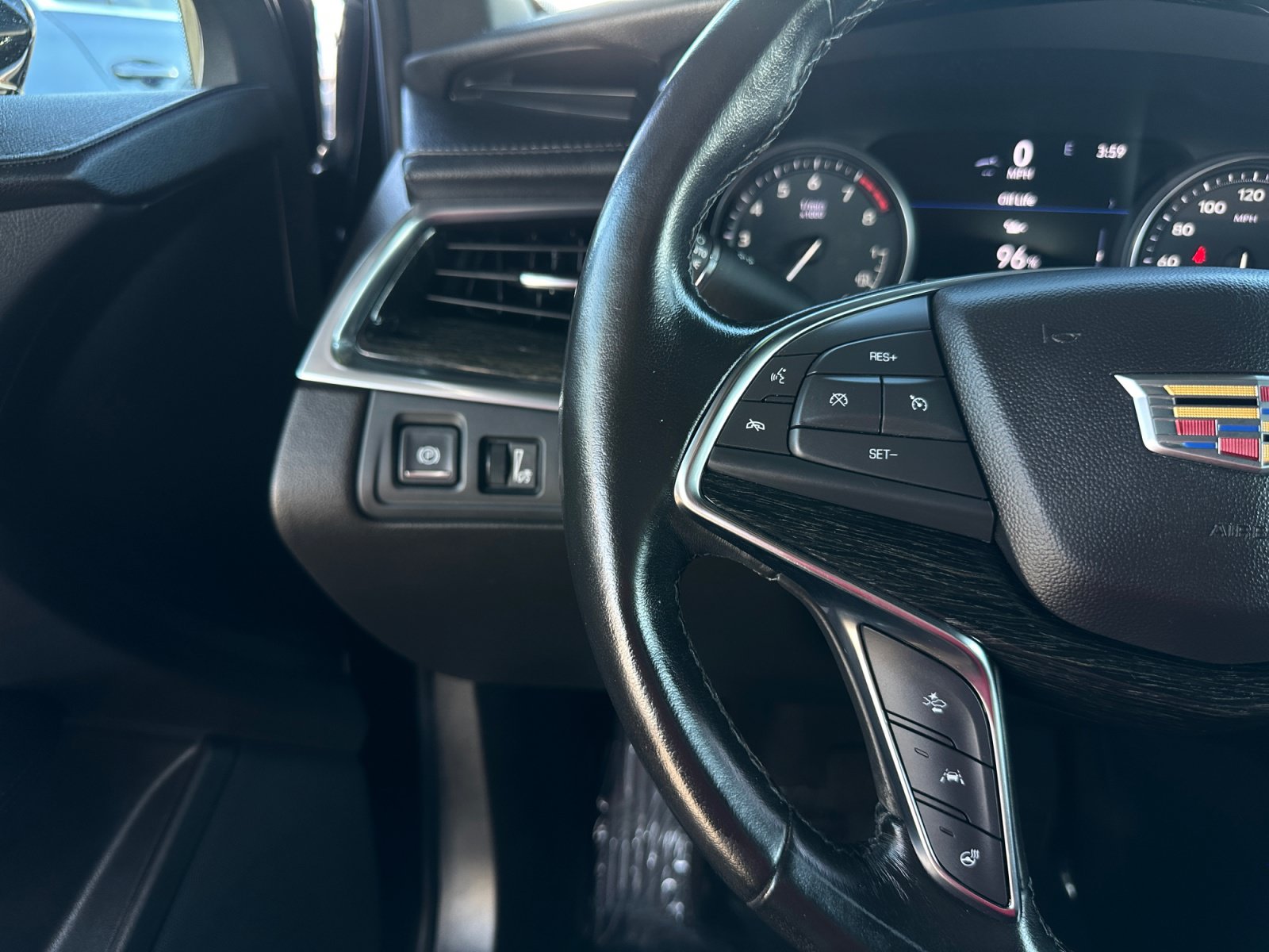 Used 2022 Cadillac XT5 Premium Luxury w/ LPO, ONYX Package FWD image 19