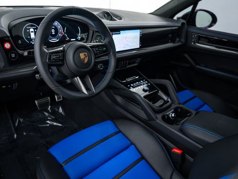 New 2025 Porsche Cayenne GTS image 4