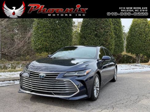 Used 2019 Toyota Avalon Limited image 1