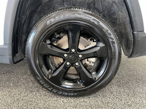 Used 2024 Jeep Grand Cherokee L Altitude image 24