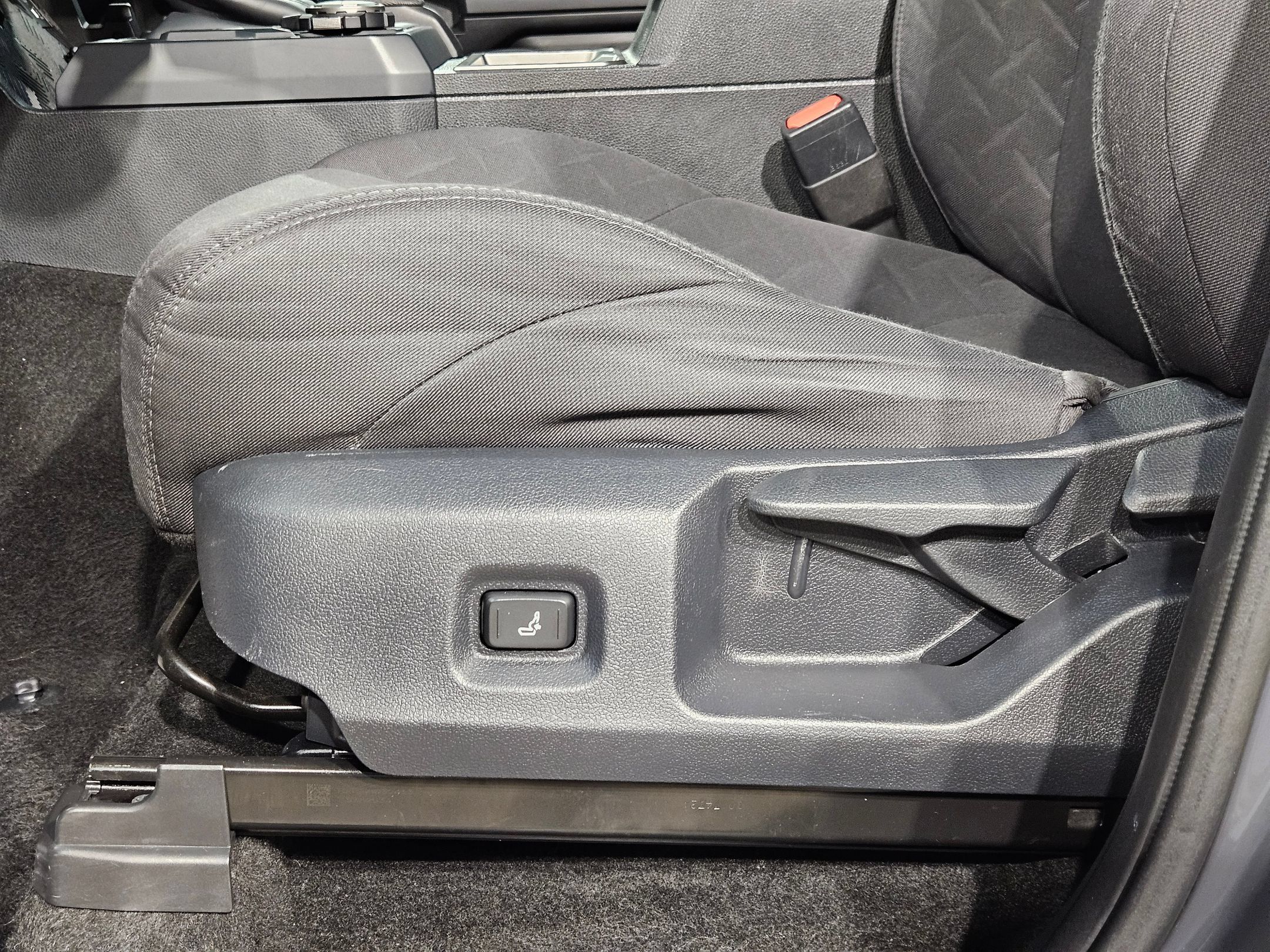 Certified 2025 Toyota Tacoma SR5 AWD/4WD image 23
