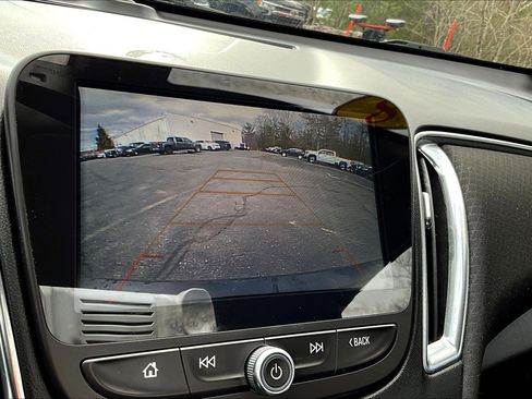 Used 2018 Chevrolet Malibu LT image 9