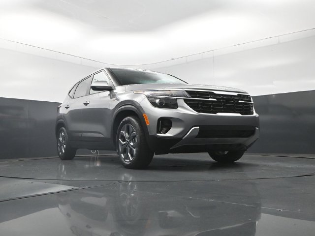 Used 2026 Kia Seltos LX FWD image 35